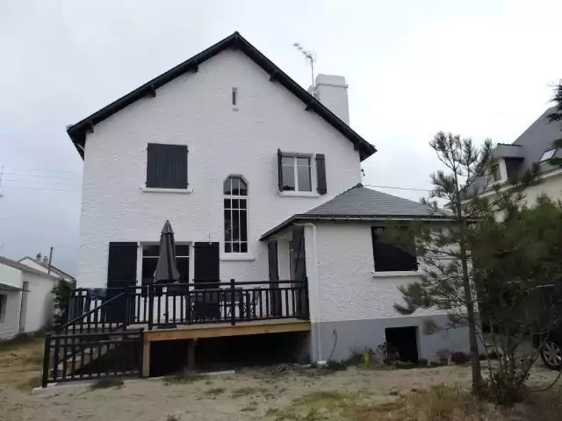 Terrasse surélevée en façade jardin